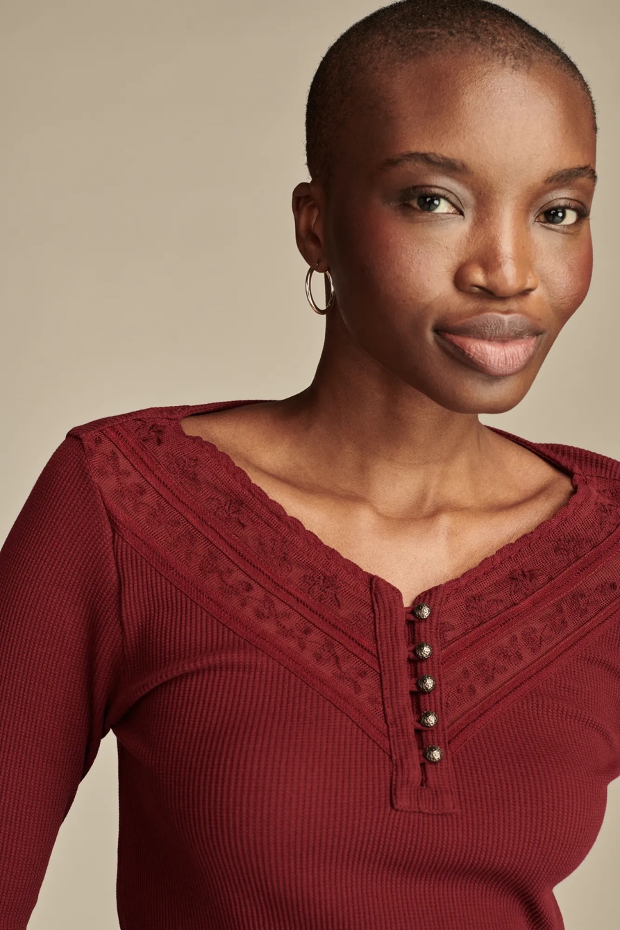 ラッキーブランド Lucky Brand Embroidered Mesh Yoke Henley レディース シャツ トップス Windsor Wi EMBROIDERED MESH YOKE HENLEY | Lucky Brand