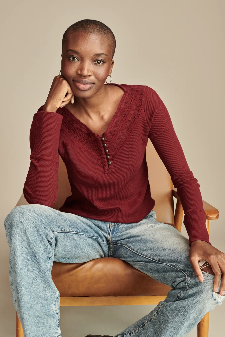 ラッキーブランド Lucky Brand Embroidered Mesh Yoke Henley レディース シャツ トップス Windsor Wi EMBROIDERED MESH YOKE HENLEY | Lucky Brand
