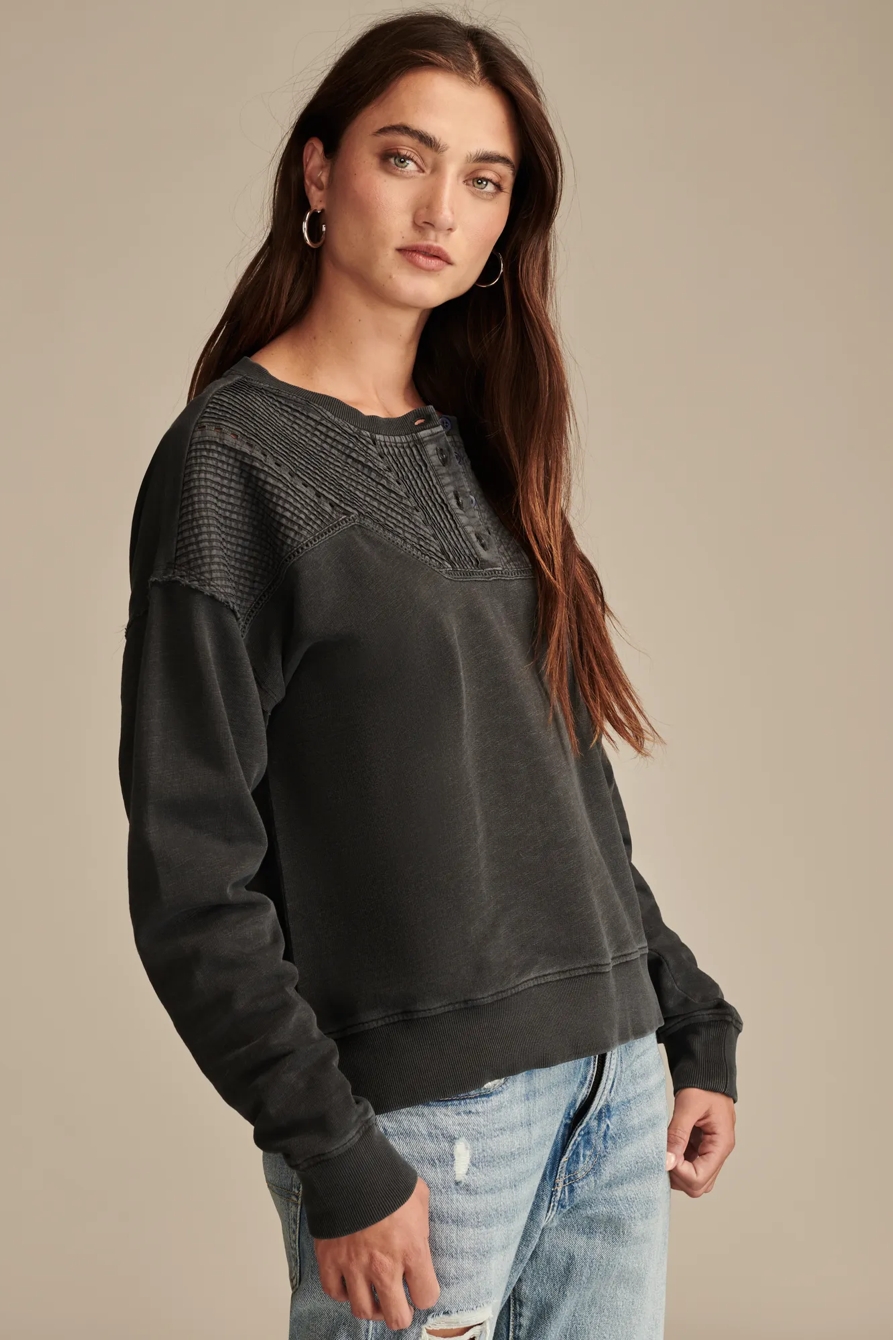 PINTUCK HENLEY SWEATSHIRT, image 3