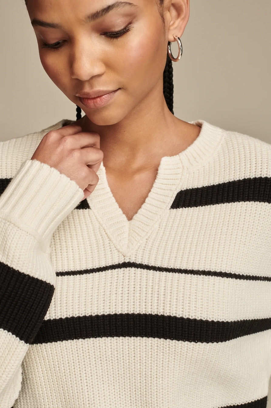 NOTCH NECK PULLOVER, image 2