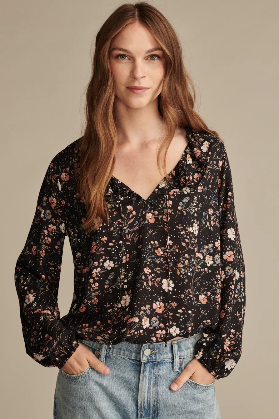 RUFFLE COLLARED BLOUSE