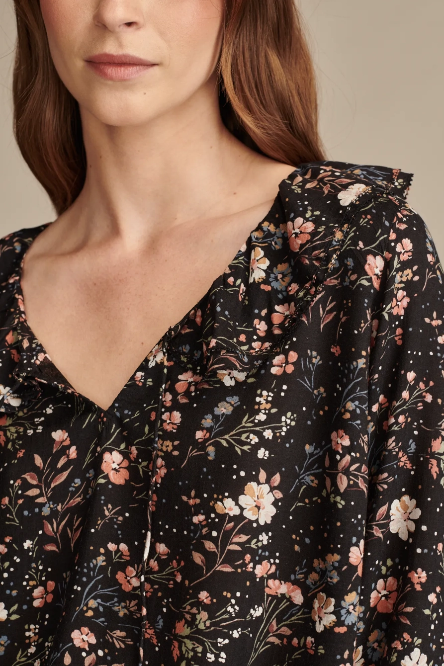 RUFFLE COLLARED BLOUSE