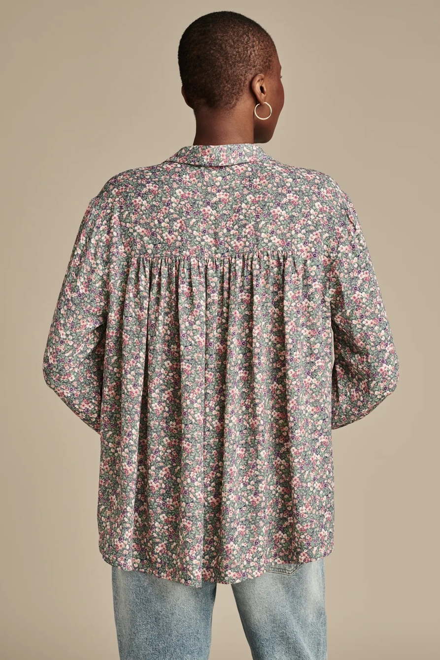 PRINTED PLEATED BACK BUTTON DOWN, image 2