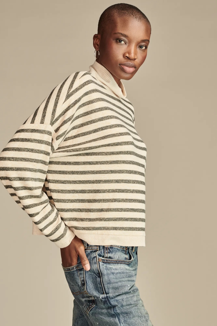 CLOUD MOCK NECK TOP, image 3
