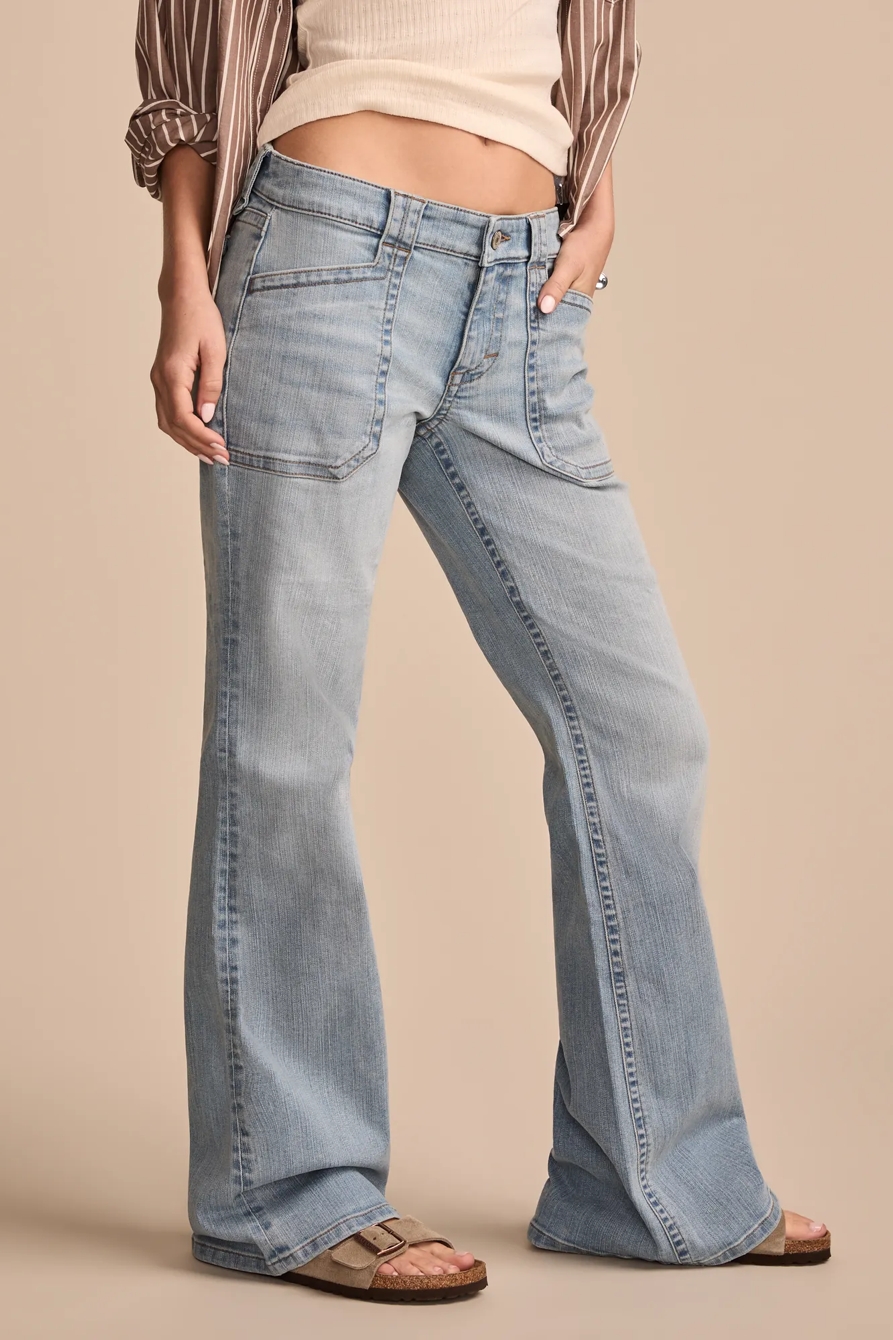 LOW RISE PATCH POCKET FLARE, image 4