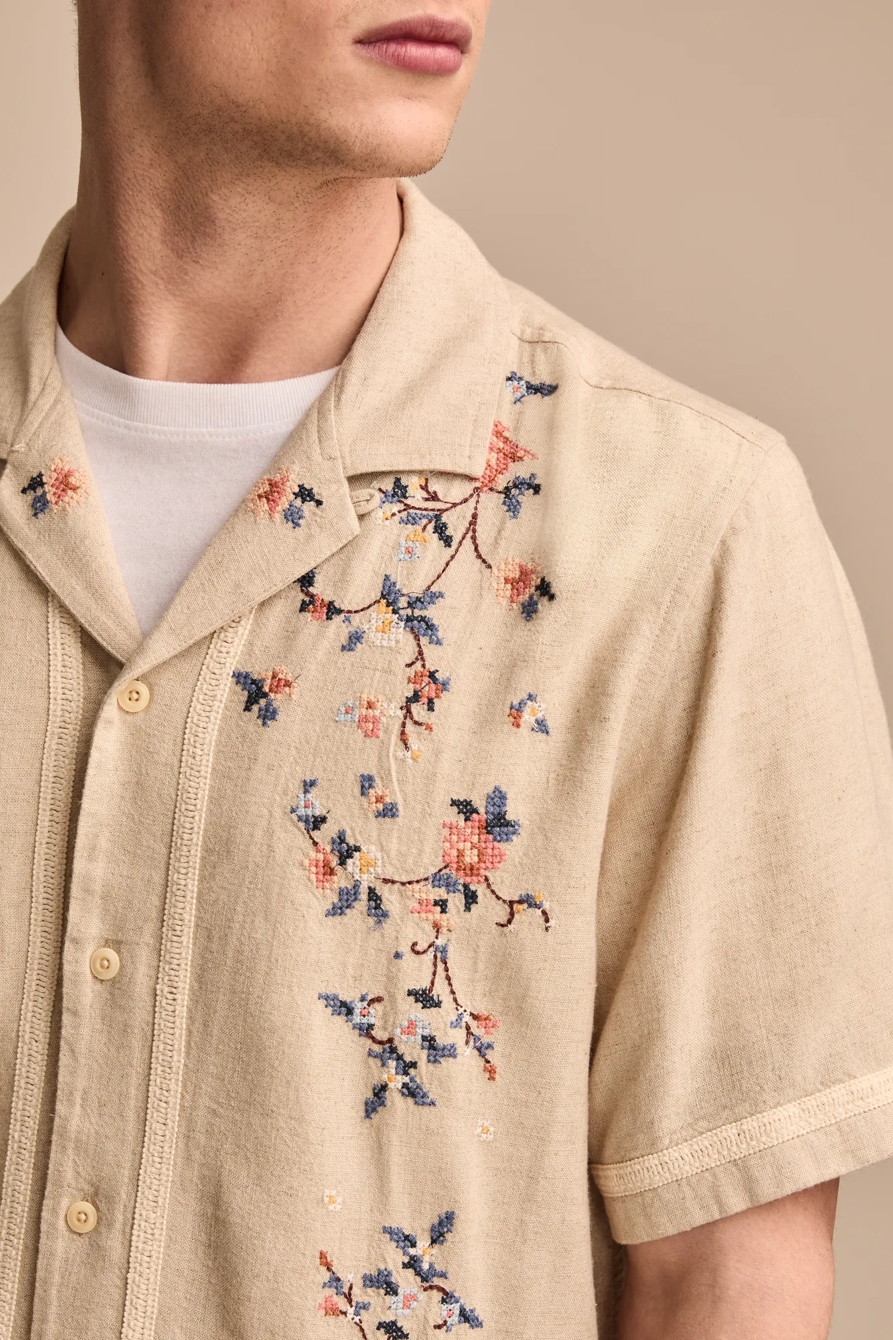 SHORT SLEEVE EMBROIDERED CAMP COLLAR SHIRT, image 2