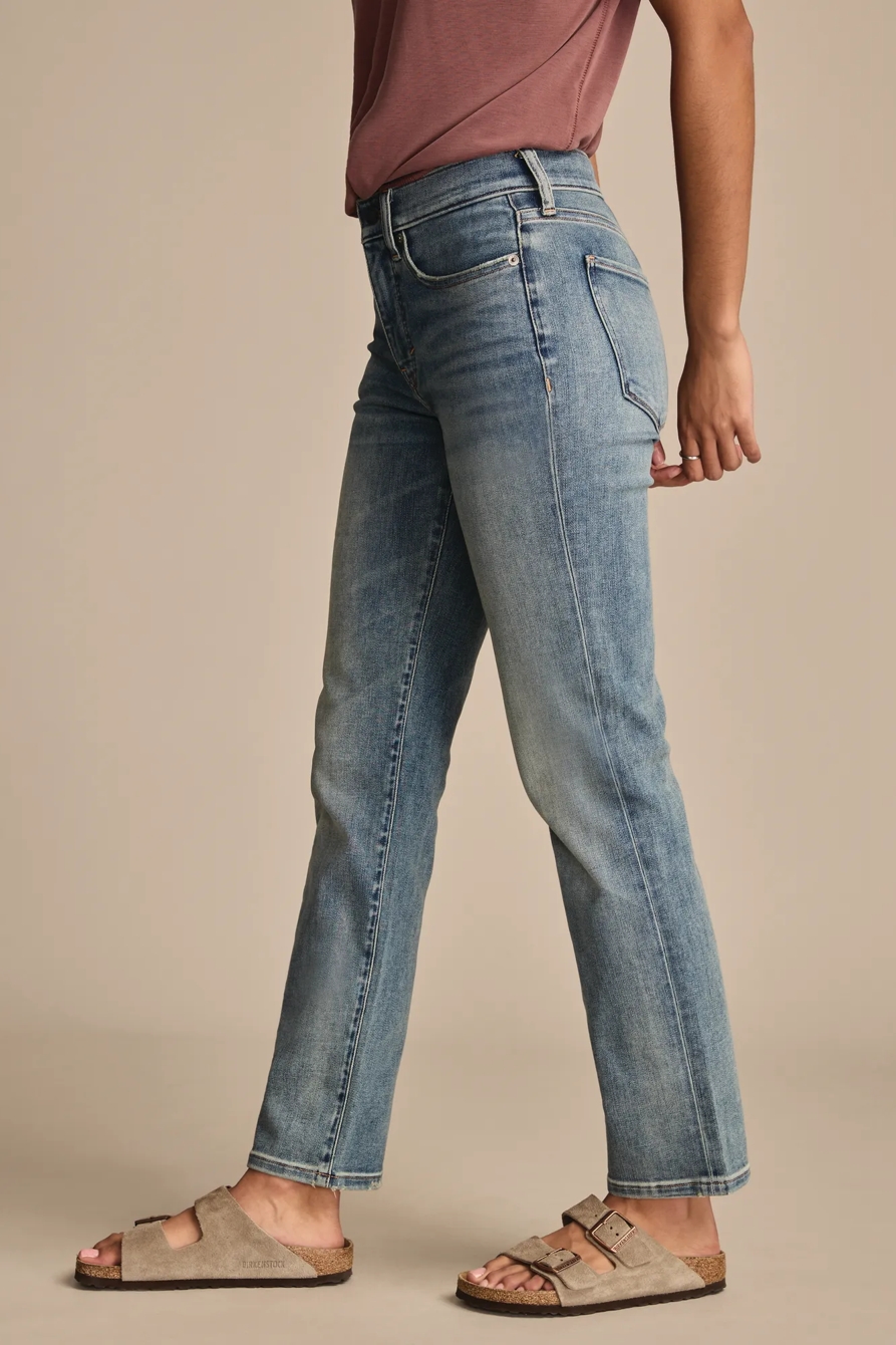 ZOE STRAIGHT, image 4
