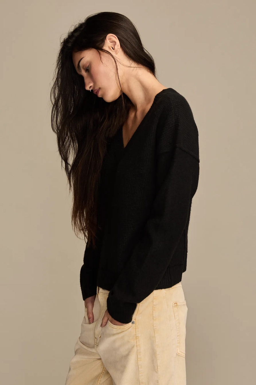 WAFFLE V NECK SWEATER, image 4