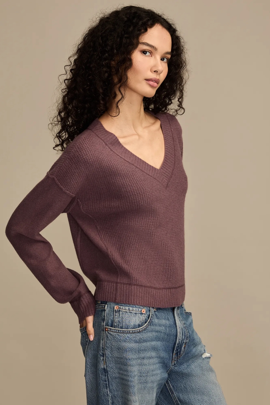 WAFFLE V NECK SWEATER, image 4
