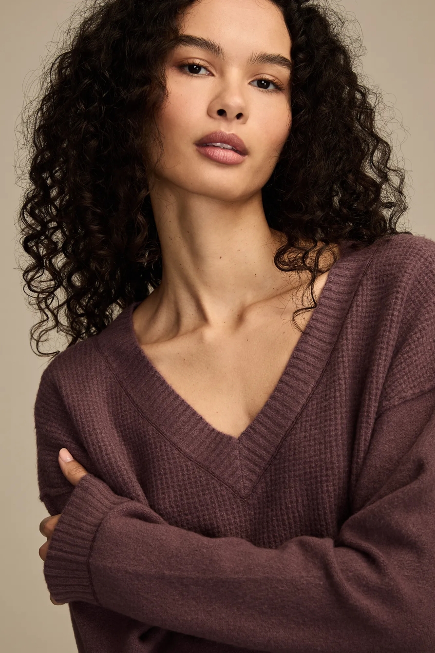 WAFFLE V NECK SWEATER, image 5