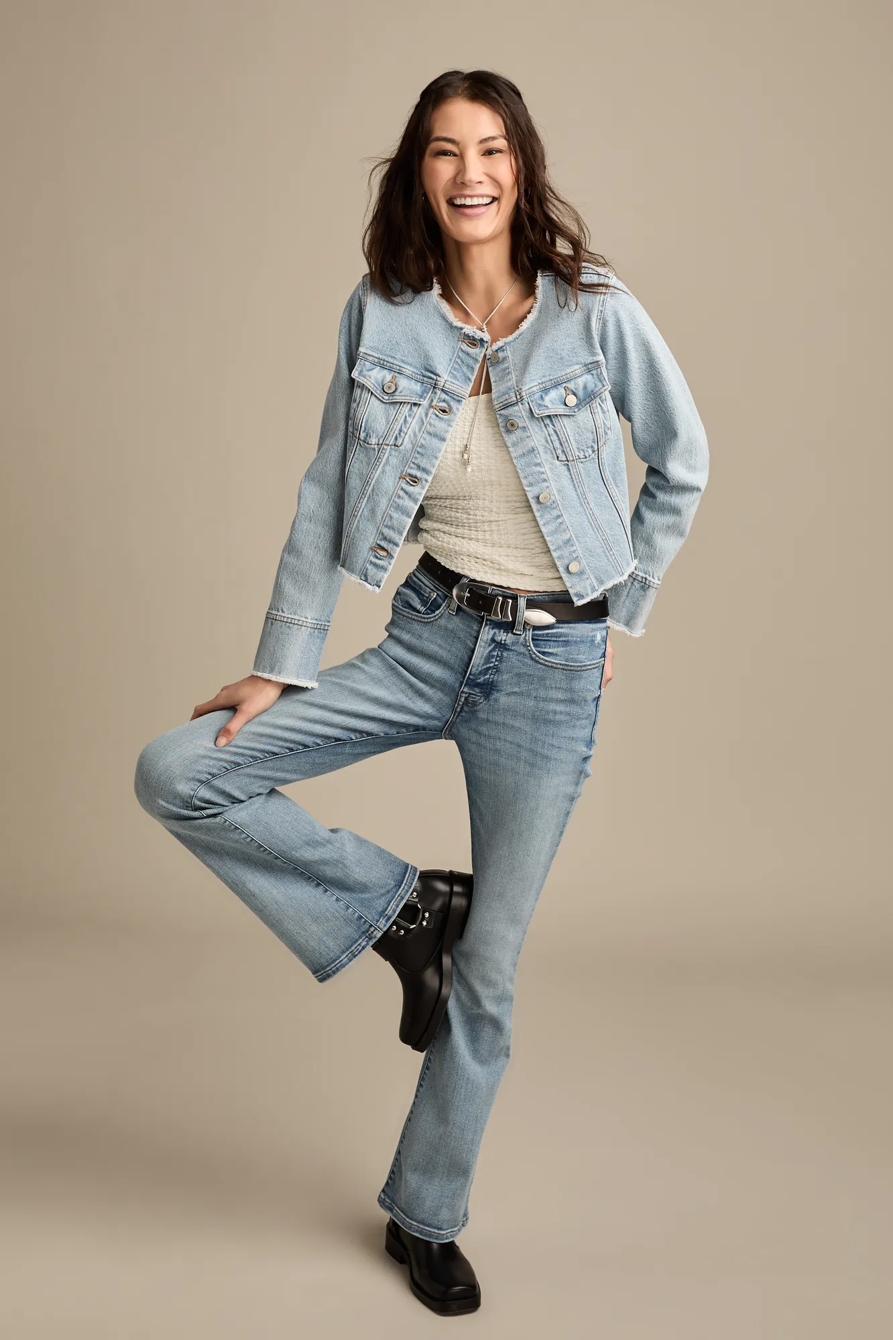 COLLARLESS CROPPED TRUCKER, image 2