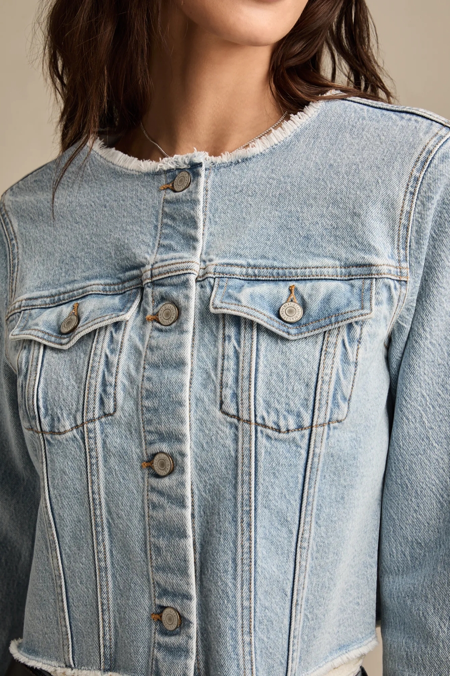 COLLARLESS CROPPED TRUCKER, image 3