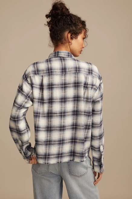RAW EDGE FLANNEL CROPPED BUTTON DOWN SHIRT, image 3