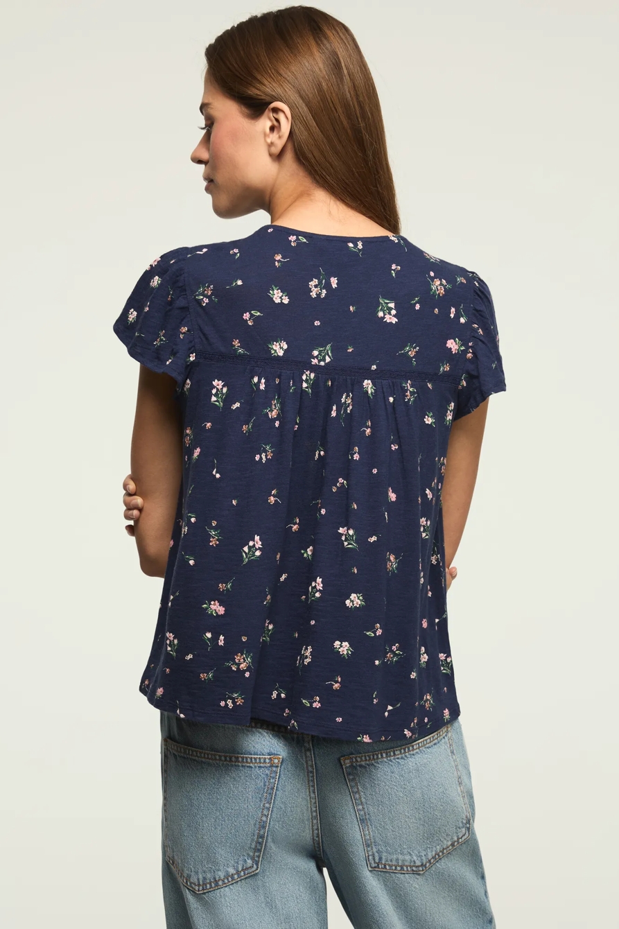 FLORAL FLUTTER SLEEVE TOP, image 3