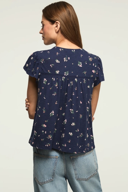 FLORAL FLUTTER SLEEVE TOP, image 3