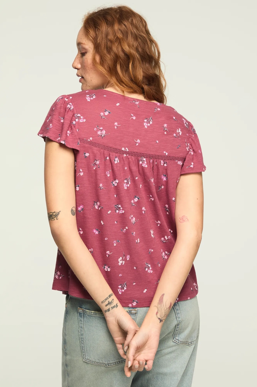 FLORAL FLUTTER SLEEVE TOP, image 3