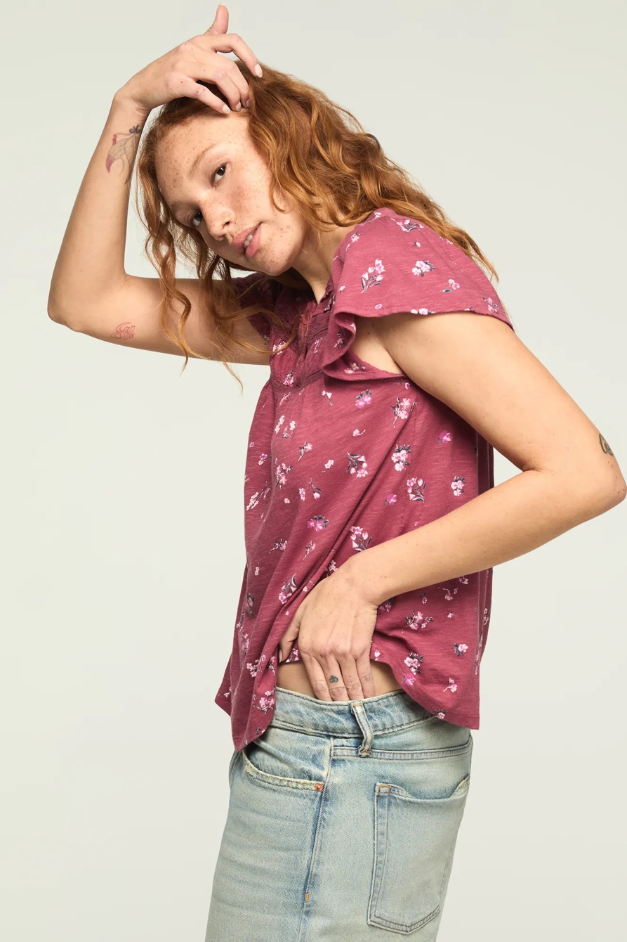 FLORAL FLUTTER SLEEVE TOP, image 4