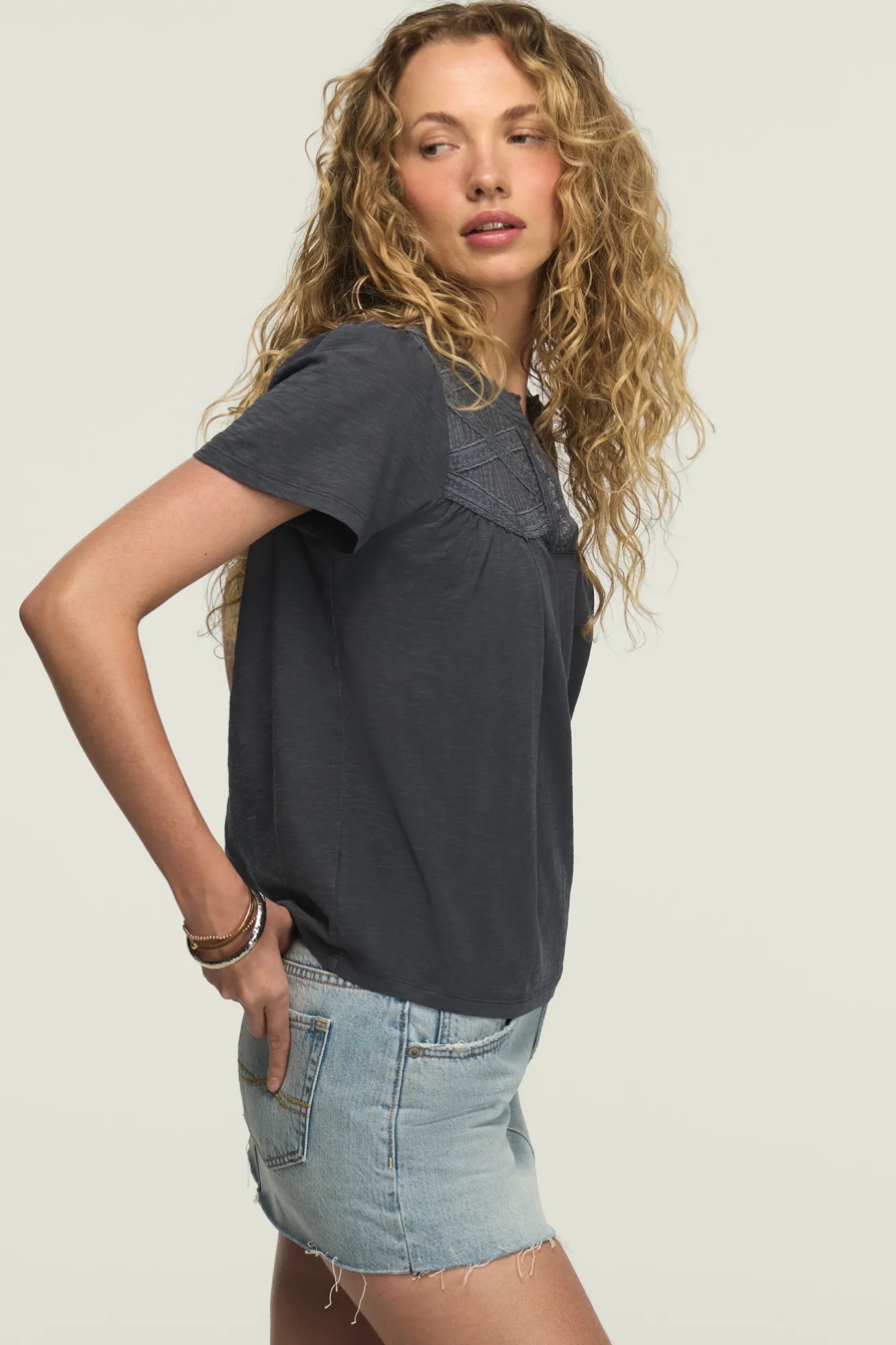 LACE PINTUCK NOTCH TOP, image 3