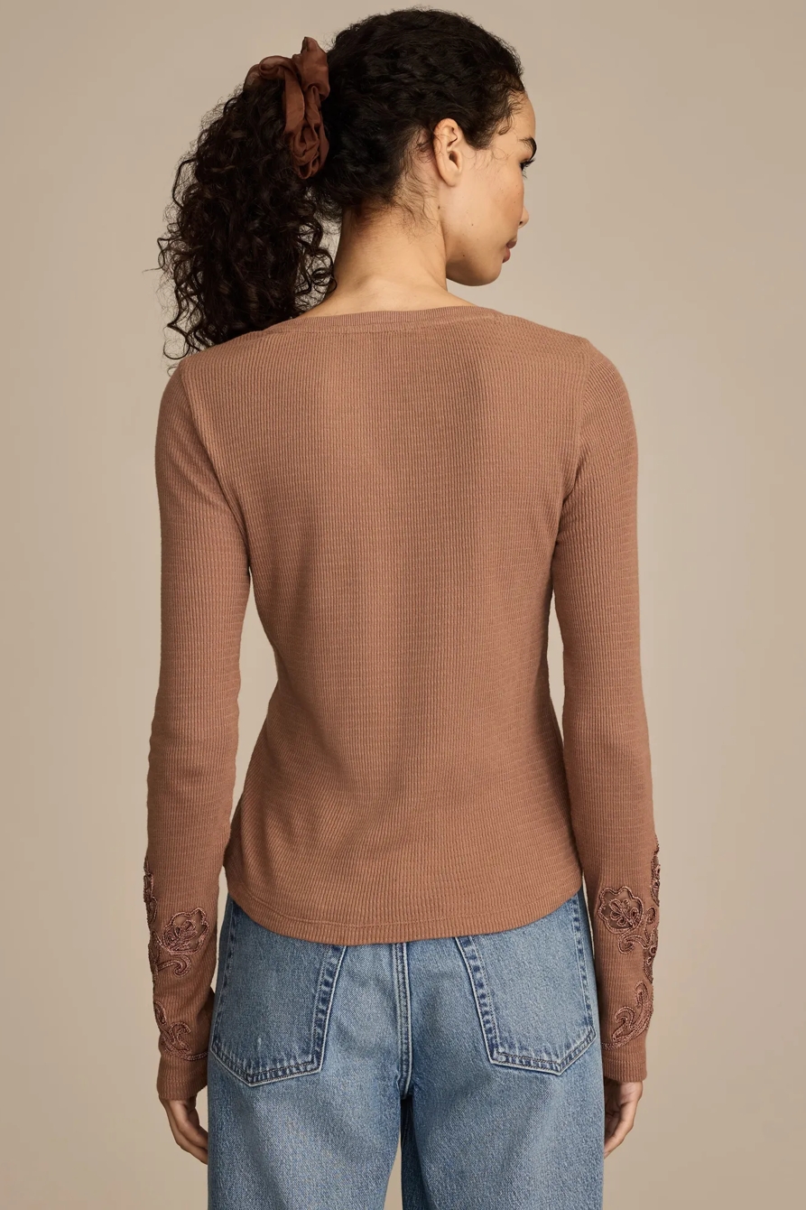 CUTWORK NOTCH NECK TOP, image 3