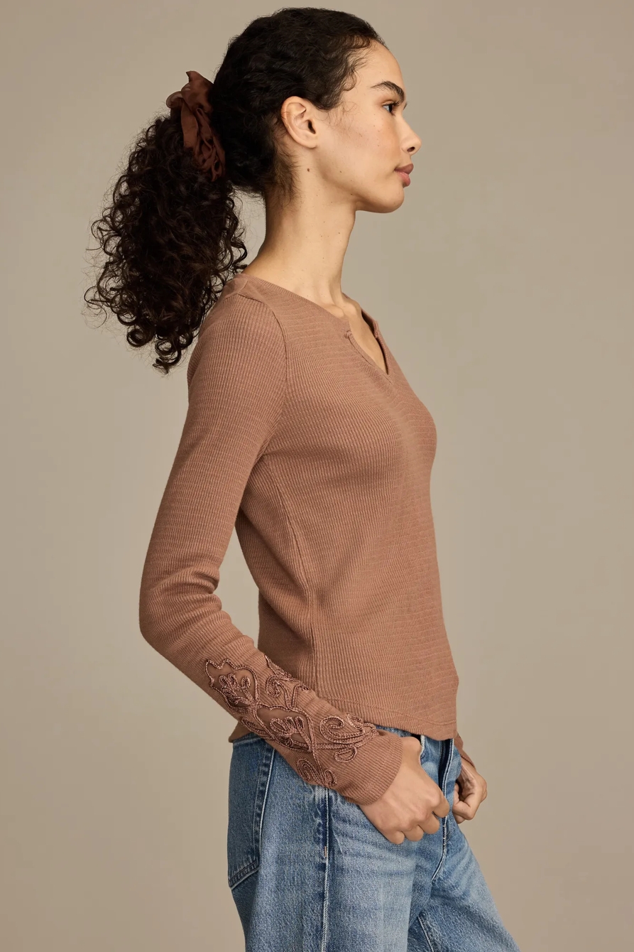 CUTWORK NOTCH NECK TOP, image 4