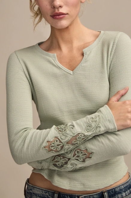 CUTWORK NOTCH NECK TOP, image 1