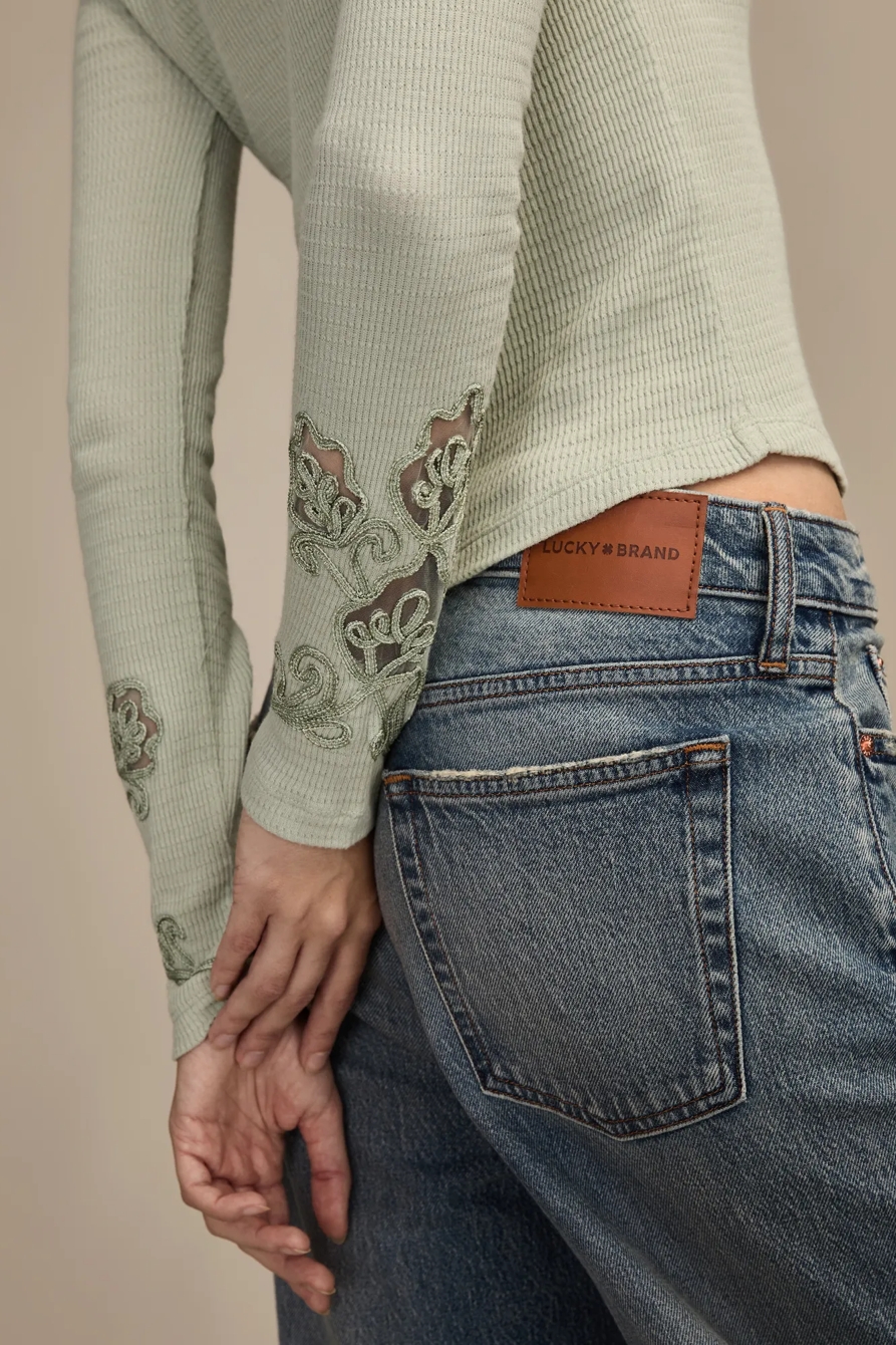 CUTWORK NOTCH NECK TOP, image 2