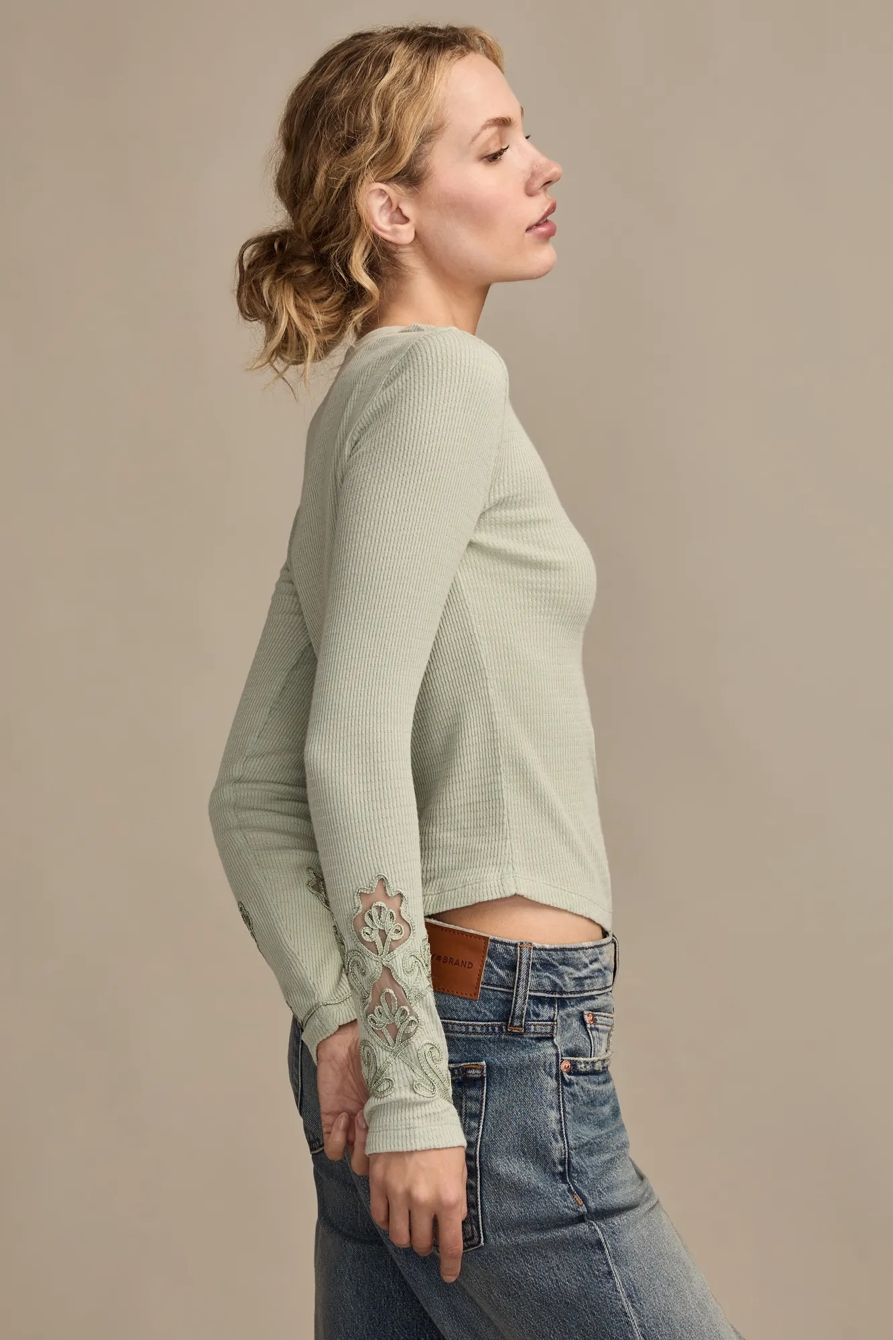 CUTWORK NOTCH NECK TOP, image 4
