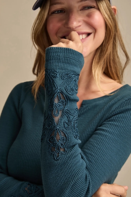 CUTWORK NOTCH NECK TOP, image 1