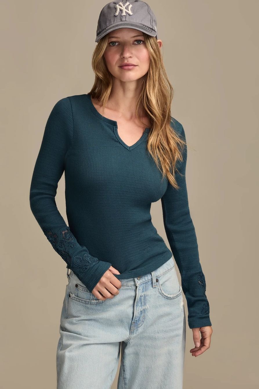 CUTWORK NOTCH NECK TOP, image 2