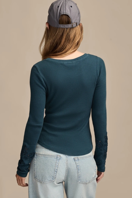 CUTWORK NOTCH NECK TOP, image 3