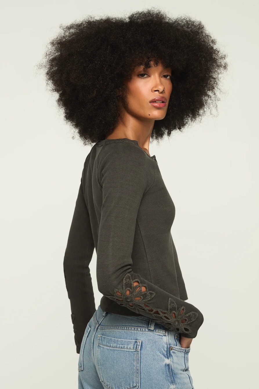 LACE NOTCH NECK FITTED TOP, image 4