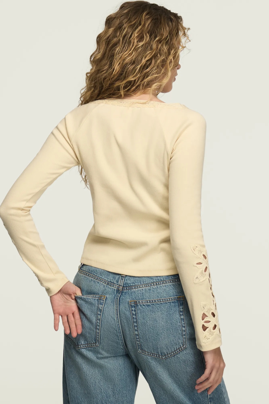 LACE NOTCH NECK FITTED TOP, image 3
