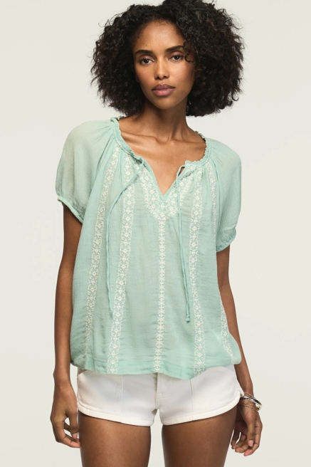 CONTRAST EMBROIDERD SHORT SLEEVE PEASANT TOPSAN, image 1
