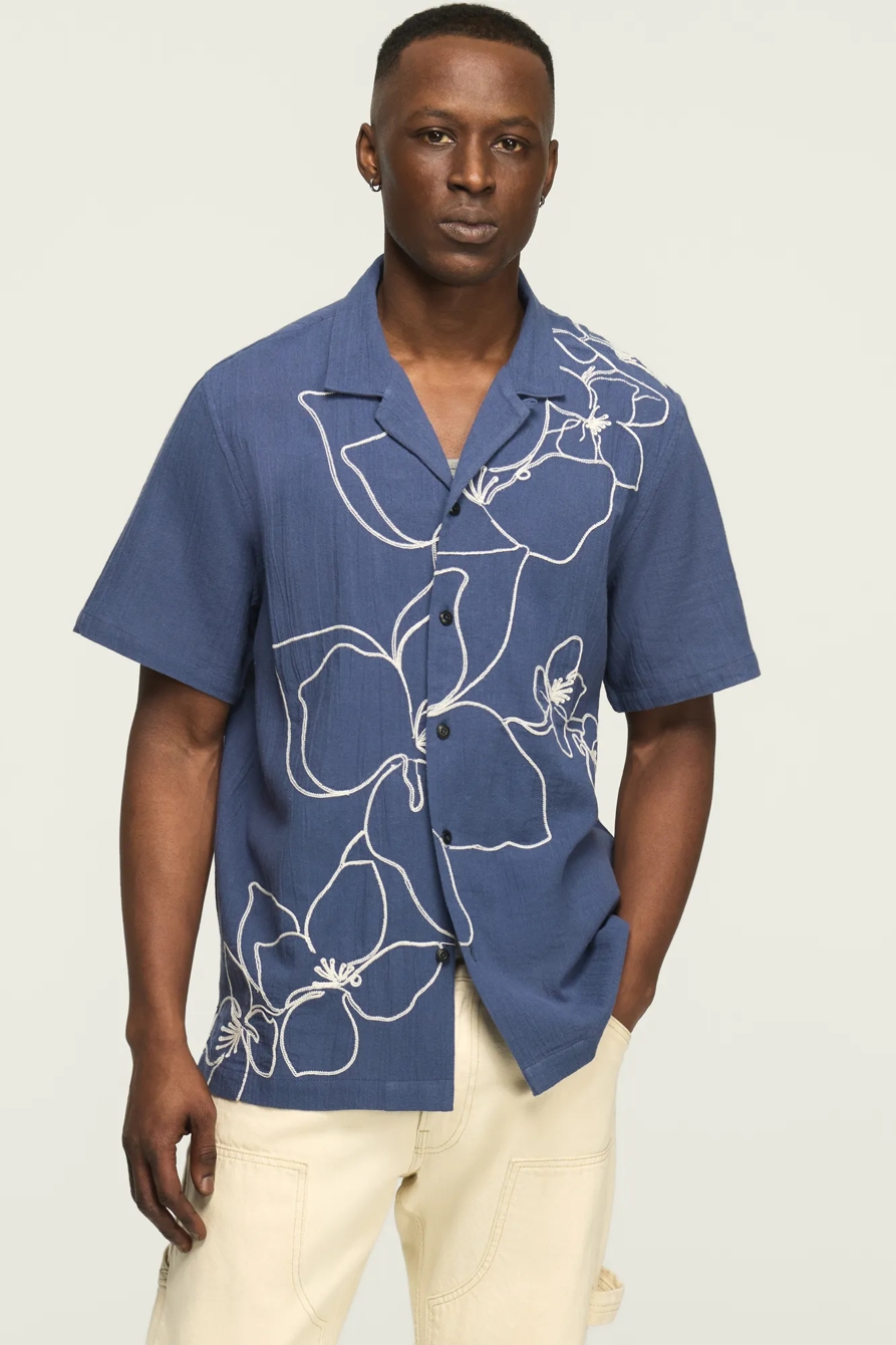 SHORT SLEEVE FLORAL EMBROIDERY CAMP COLLAR SHIRT, image 1