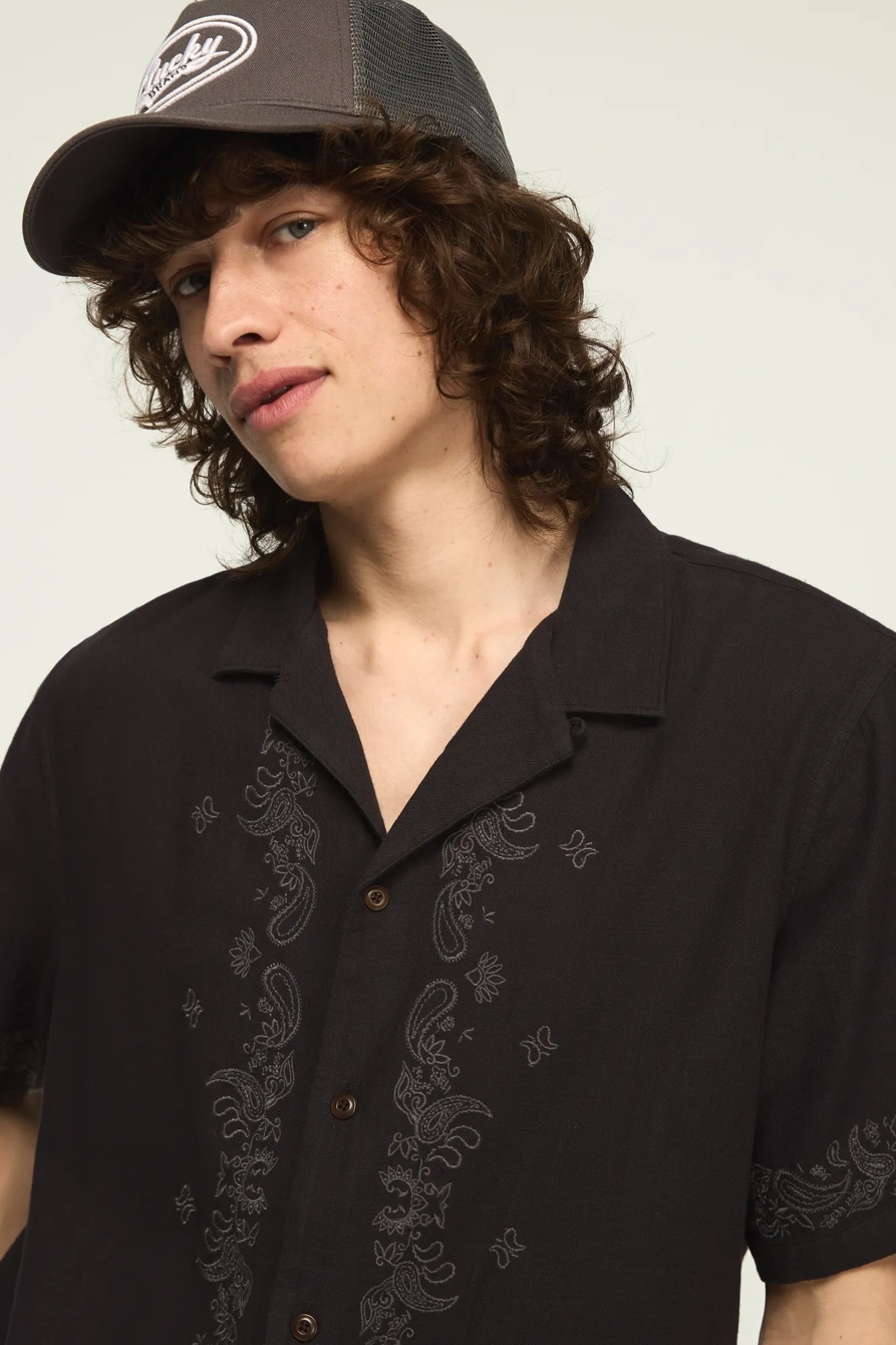 SHORT SLEEVE BANDANA EYELET CAMP COLLAR SHIRT, image 2