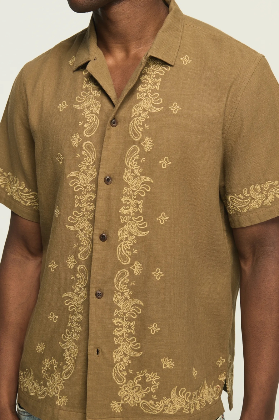 SHORT SLEEVE BANDANA EYELET CAMP COLLAR SHIRT, image 2