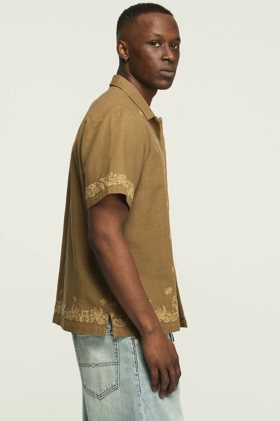 SHORT SLEEVE BANDANA EYELET CAMP COLLAR SHIRT, image 3