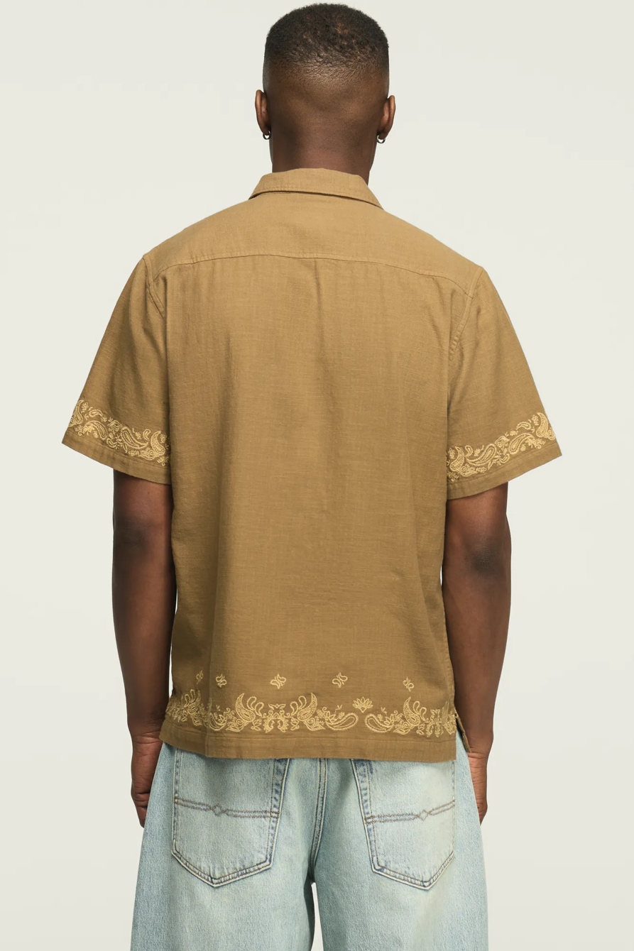 SHORT SLEEVE BANDANA EYELET CAMP COLLAR SHIRT, image 4