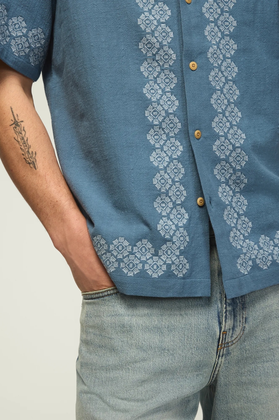 SHORT SLEEVE EMBROIDERED CAMP COLLAR SHIRT, image 2