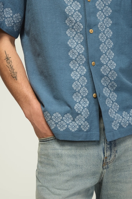 SHORT SLEEVE EMBROIDERED CAMP COLLAR SHIRT, image 2