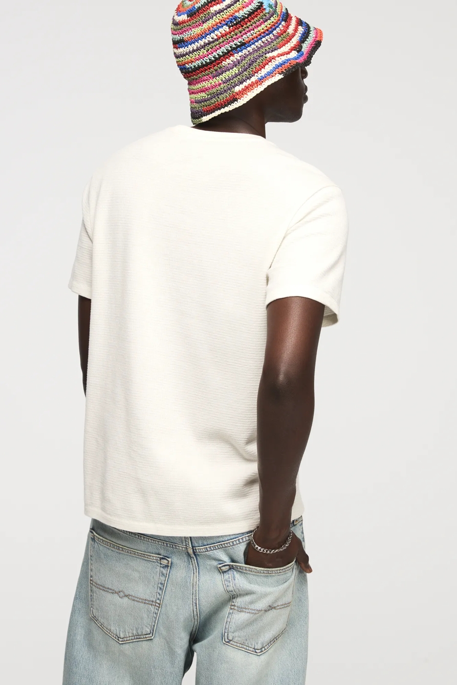 TEXTURED POCKET CREW NECK TEE, image 3