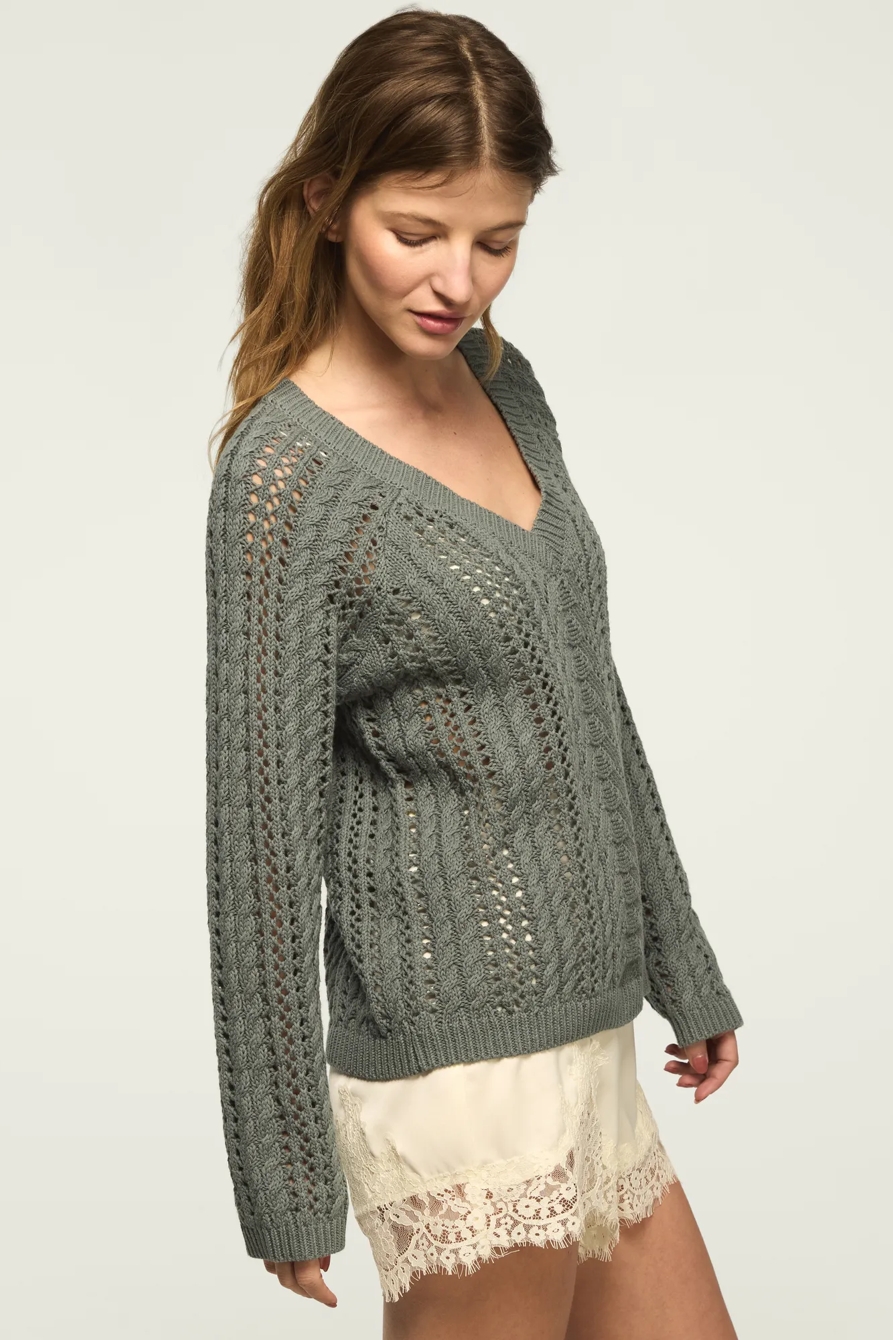 OPEN CABLE V NECK SWEATER, image 4
