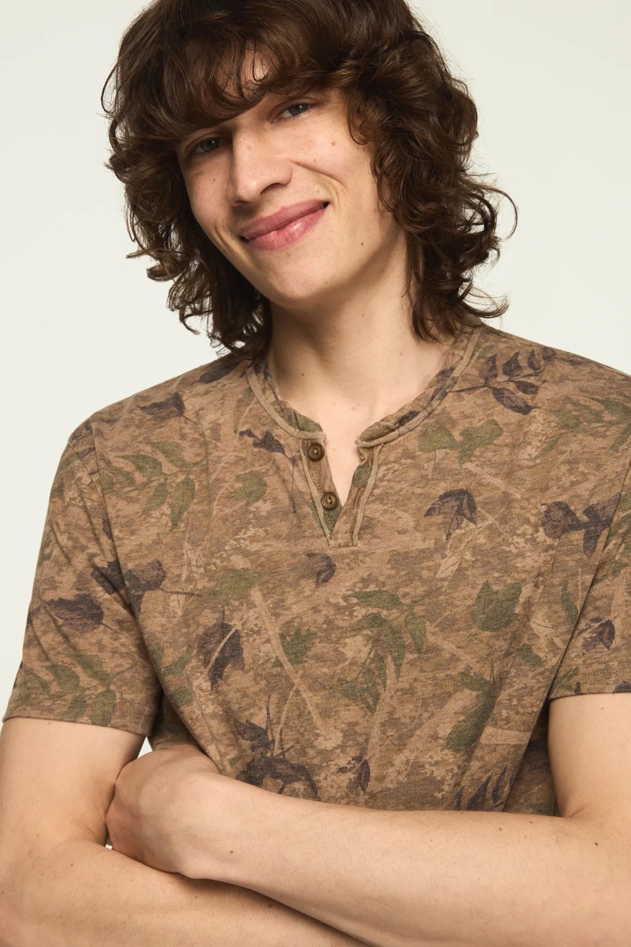 VENICE BURNOUT FIELD CAMO NOTCH NECK TEE, image 2