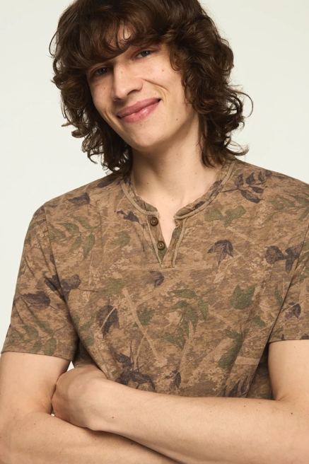 VENICE BURNOUT FIELD CAMO NOTCH NECK TEE, image 2