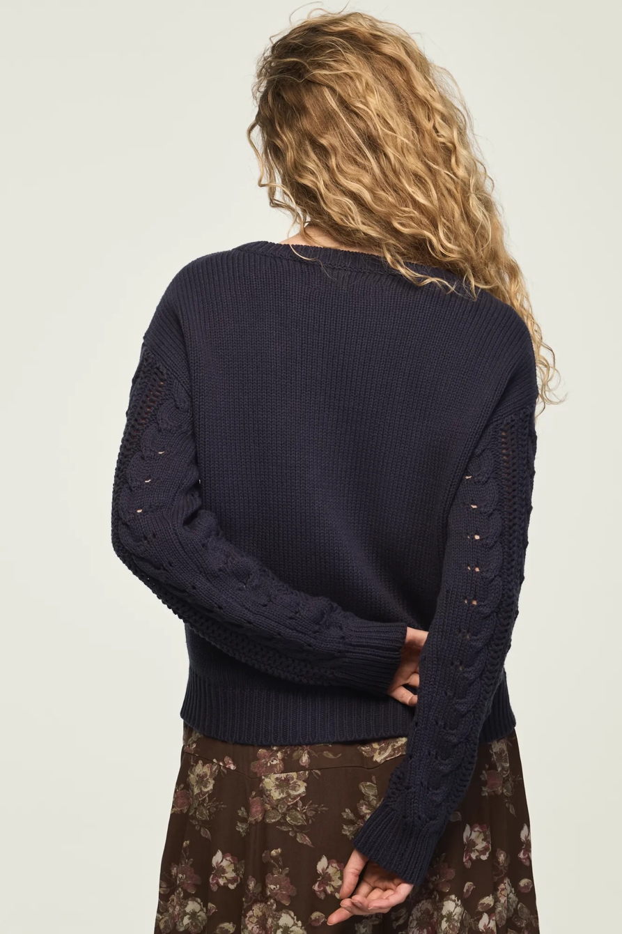 OPEN CABLE CREW NECK SWEATER, image 3