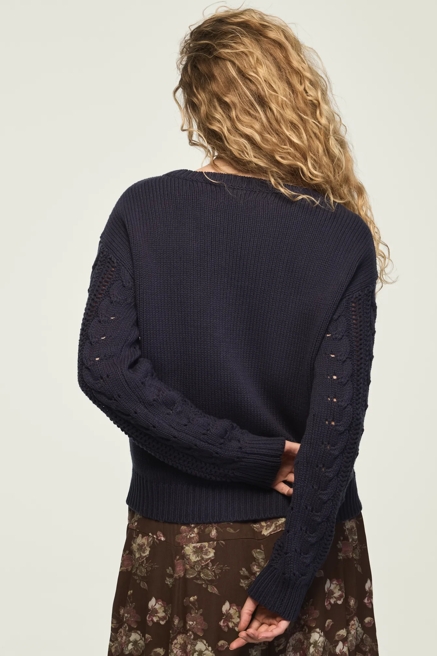 OPEN CABLE CREW NECK SWEATER, image 3