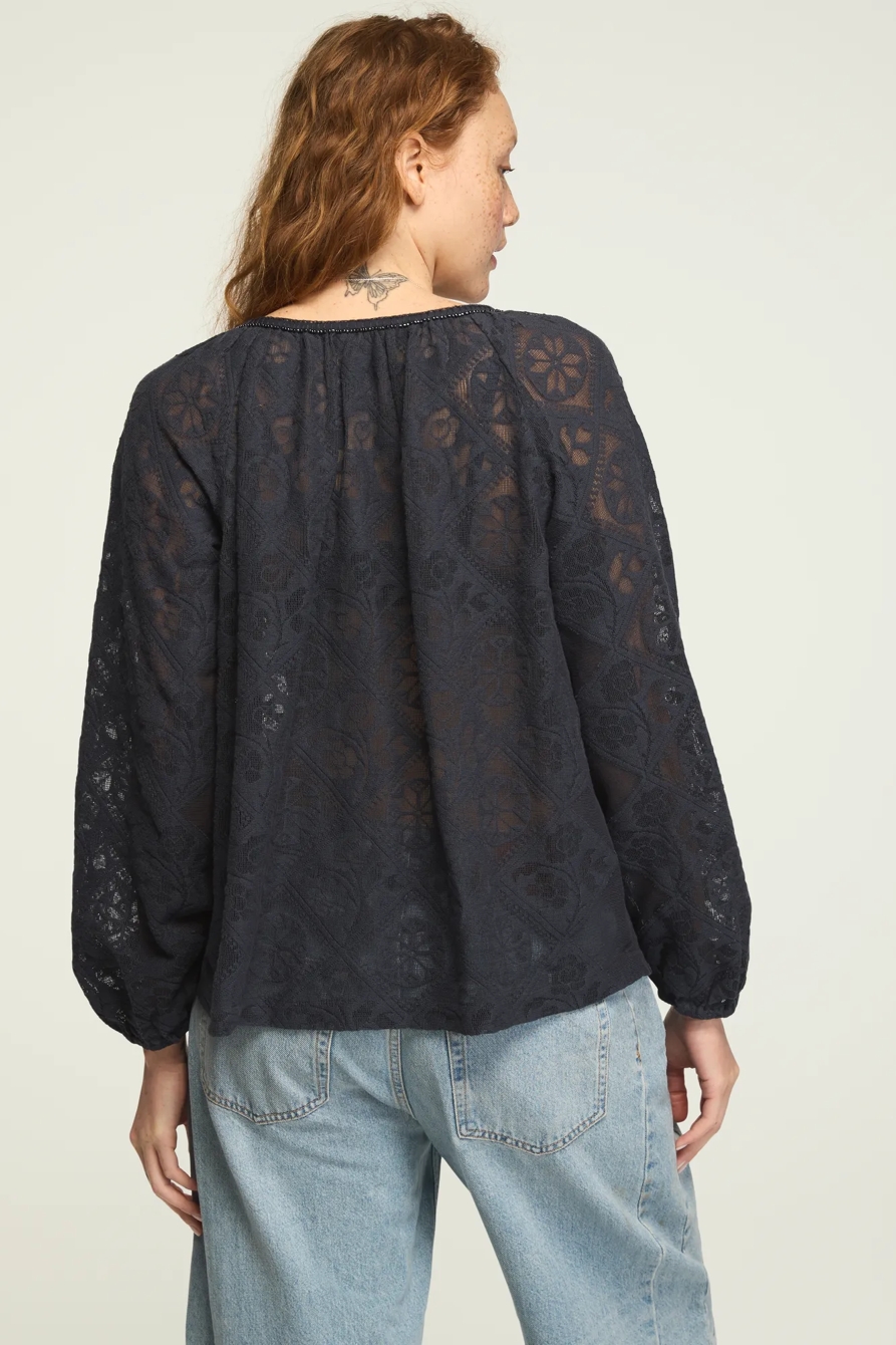 LONG SLEEVE LACE PEASANT TOP, image 3