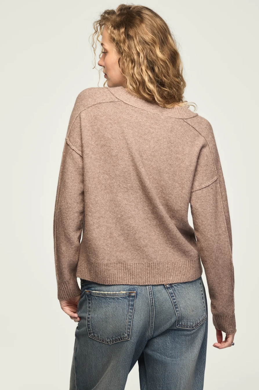 CLOUD SOFT V NECK SWEATER, image 3