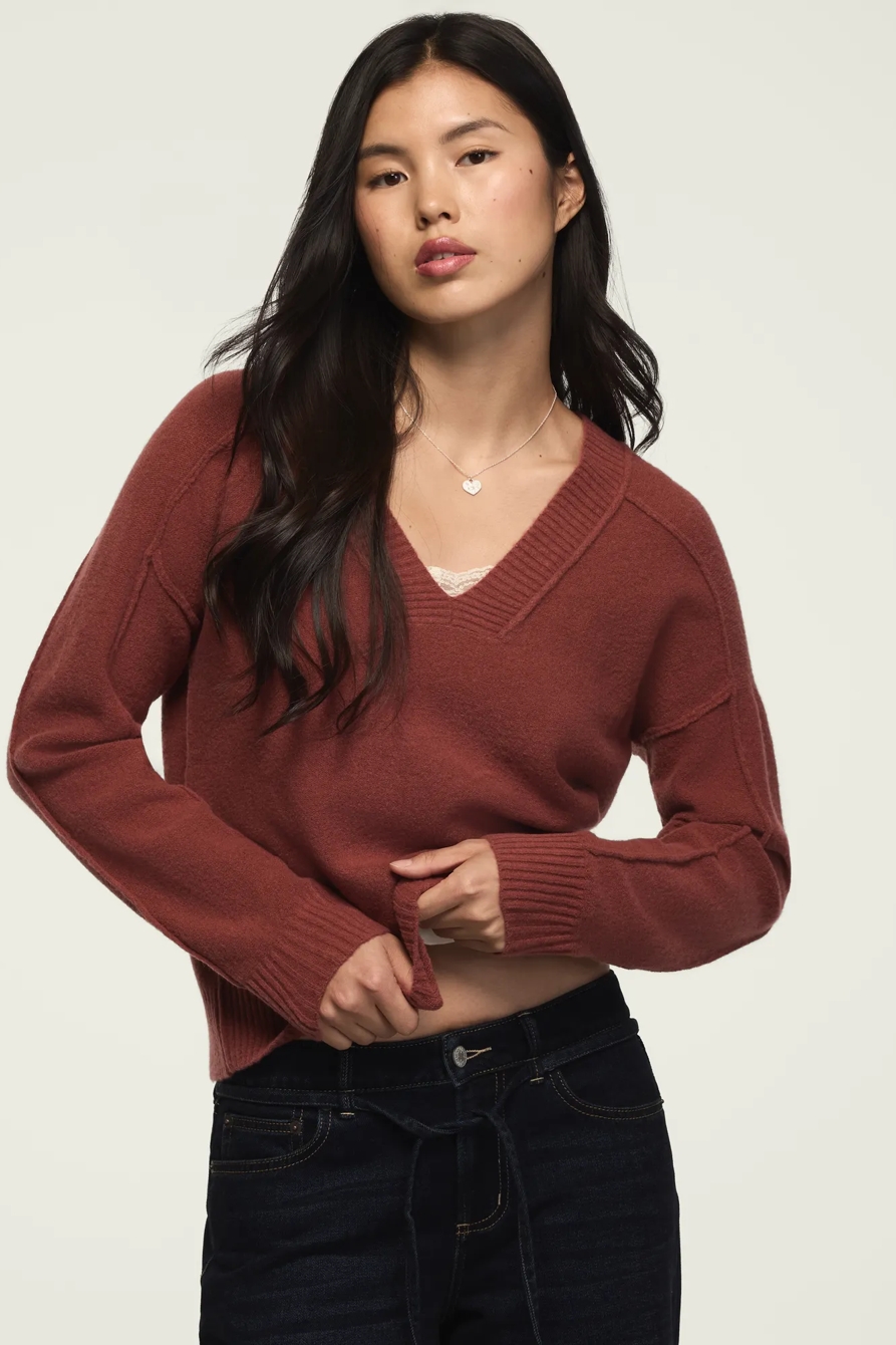 CLOUD SOFT V NECK SWEATER, image 2