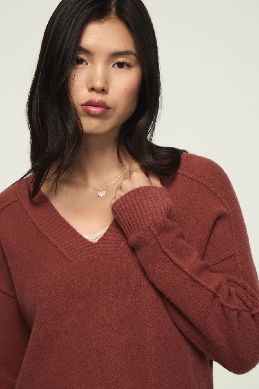 CLOUD SOFT V NECK SWEATER, image 5